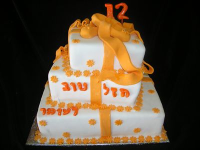 עוגת בת מצווה נעלי בלט כתומות על 3 קומות